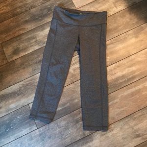 Like new Old Navy activewear crop leggings